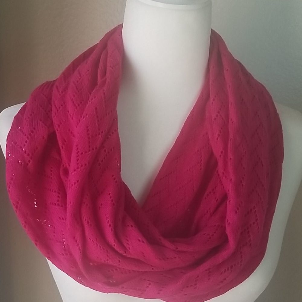 Machine knitted scarf.